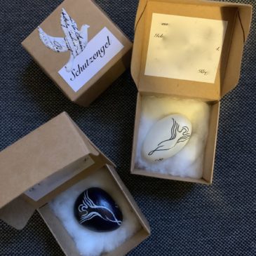 Engel-Stein in Geschenkverpackung